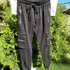 MENS MEDIUM FOREVER 21 BLACK ACTIVEWEAR ZIPPER POCKETS ELASTIC ANKLE TRACK PANTS